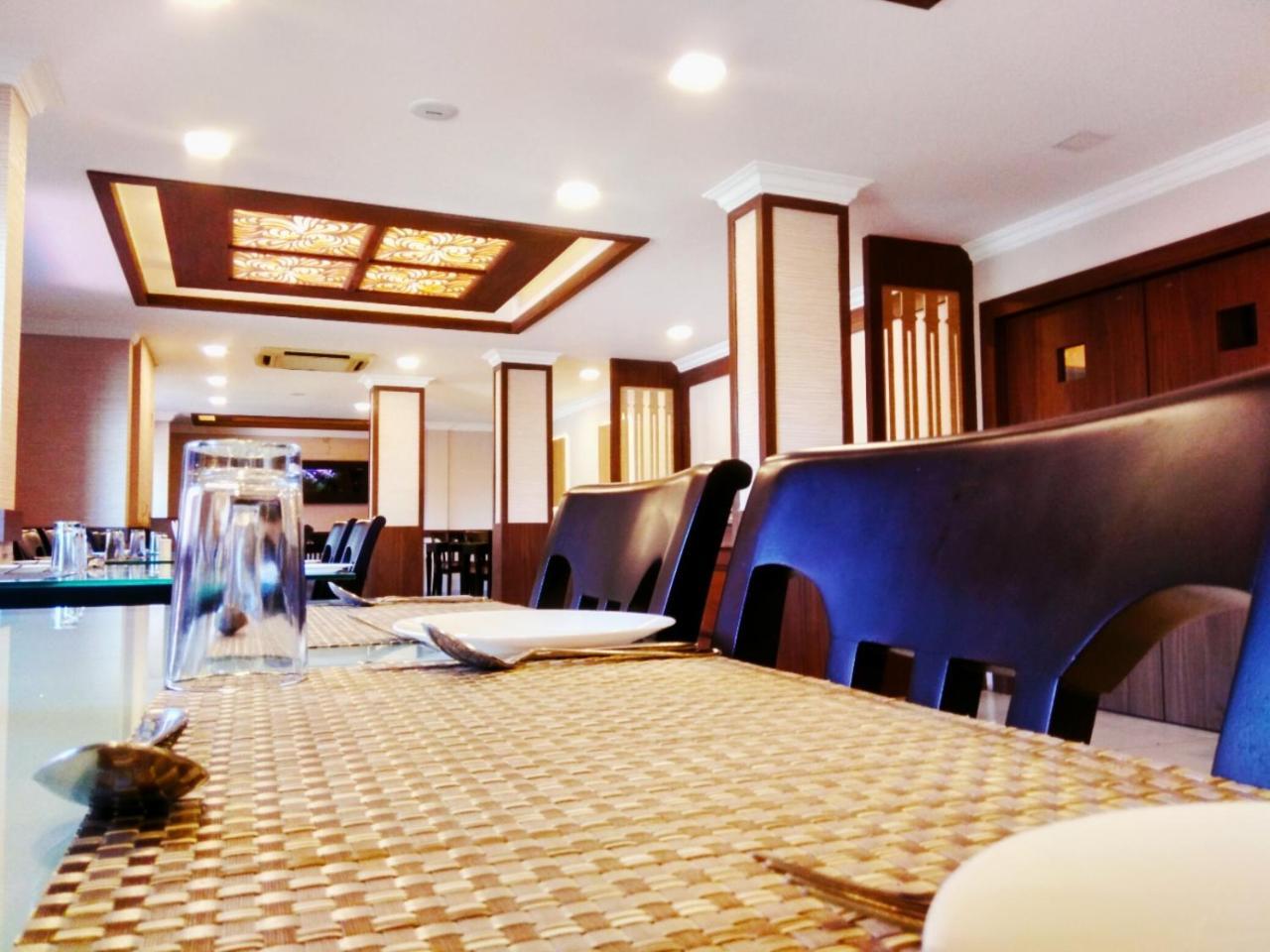 Prayana Hotels Kochi Eksteriør billede